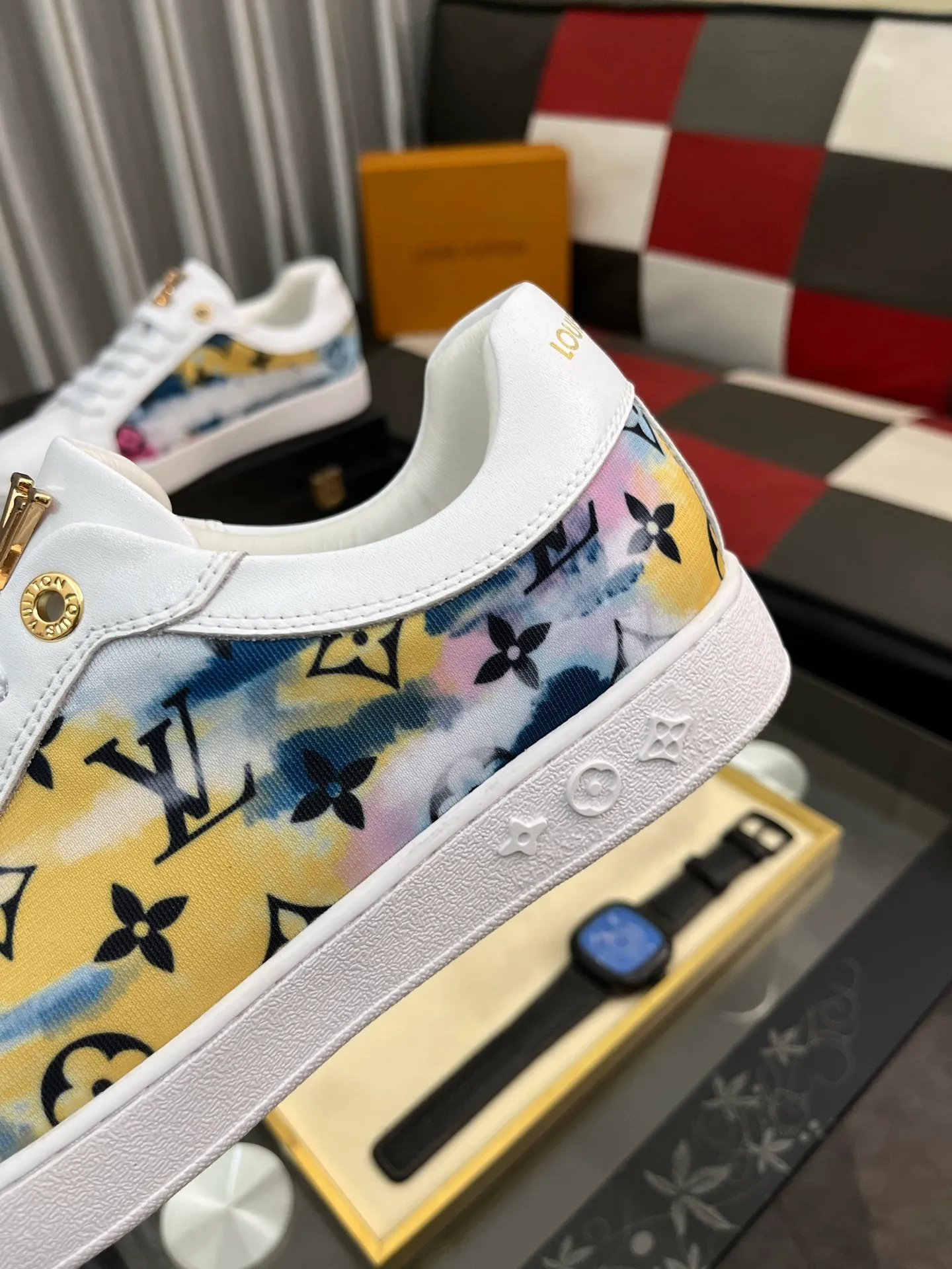 Men's shoes💰400⌚️⌚️"LV" latest men's casual shoes, genuine leather lining, rubber wear-resistant outsole, fine lines and beautiful strips, not too much decoration, European and American style, comfortable and high-end, code number: 38 to 44 45 can be customized, 3️⃣colors are available